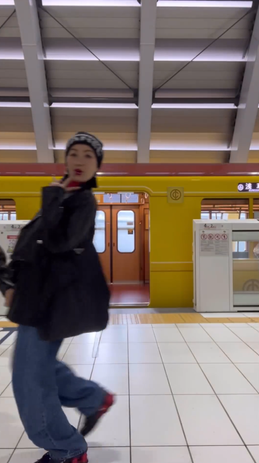 馬國明湯洛雯結婚｜法國婚紗相正式公開！巴黎鐵塔做背景 湯洛雯冧爆凝視老公 