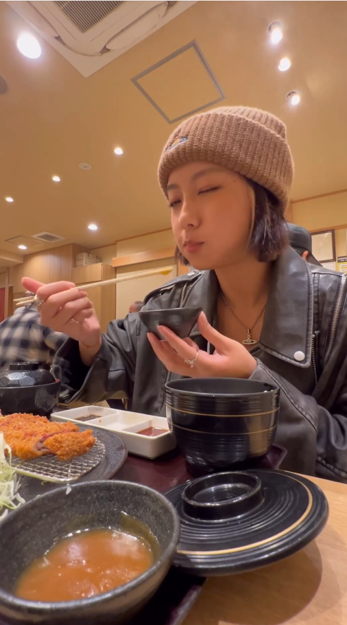 馬國明湯洛雯結婚｜法國婚紗相正式公開！巴黎鐵塔做背景 湯洛雯冧爆凝視老公 