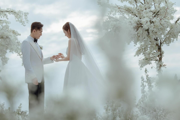 馬國明湯洛雯結婚｜湯洛雯婚後發表愛的宣言冧老公 「願我們相愛到白頭」