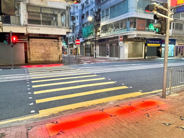 紅燈過馬路提示裝置試驗效果良好  2024年底前全港加裝約100個