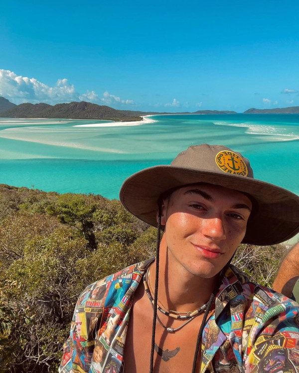 澳洲男海邊散心遇鯊魚狂噬 第一身驚險影像曝光！海水染成一片紅 