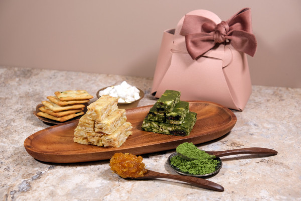 美食版聖誕禮物集合 本地氣泡茶 / 日清即食麵包包 / 台式雪花酥