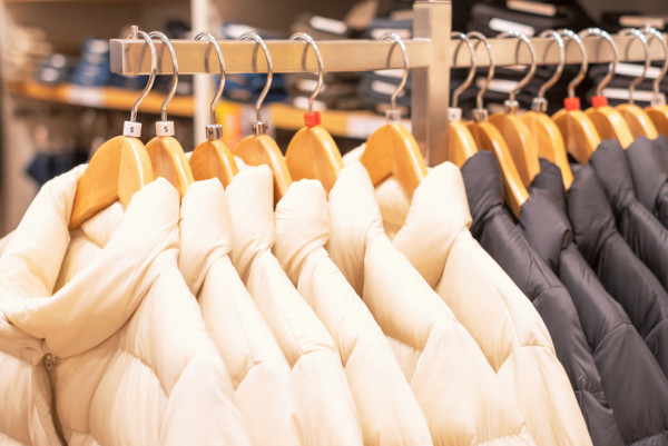 羽絨正確穿法|日本節目實測:羽絨內穿厚衫=越著越凍?專家揭3大保暖謬誤 著錯HEATTECH凍過唔著!