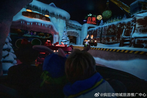 上海迪士尼「瘋狂動物城」發生意外！小童跳出遊覽車被撞倒 新設施「熱力追蹤」一度停駛 