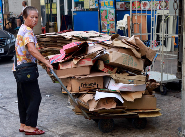 去年香港人均每日棄置1.51公斤廢物   都市固體廢物頭三位係邊類垃圾？環保回收計劃成效未如理想？！