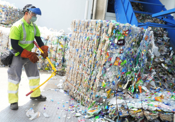 去年香港人均每日棄置1.51公斤廢物   都市固體廢物頭三位係邊類垃圾？環保回收計劃成效未如理想？！