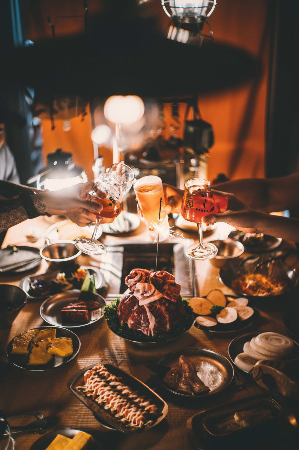 Glamping 主題燒肉店 1 月限定飄雪 + Busking  / 戶外聽歌燒棉花糖至 2am