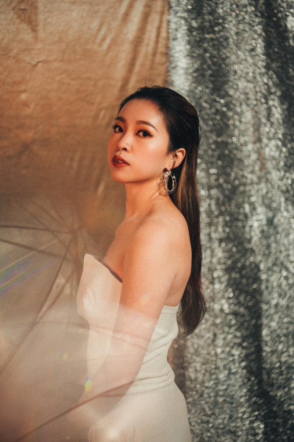 型格allback新娘髮型| Makeup and Hair Styling : @by_candiicexx|Photography:@studioak_hk