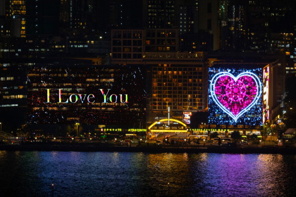 尖沙咀4,000平方米巨型示愛LED牆！向愛人傳1分鐘愛的宣言