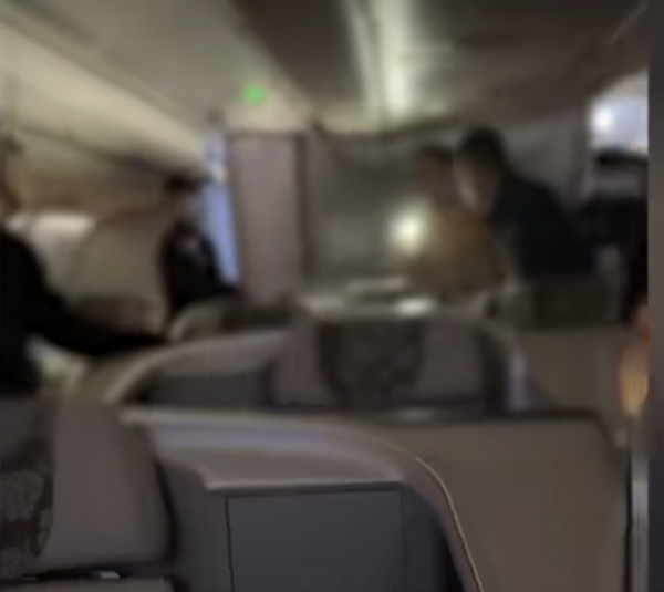 Gucci男買2人頭等艙卻求3人坐 命令空姐身兼母職！擾攘2小時悲劇收場 