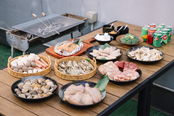 泰鳩新出露天海鮮 BBQ 套餐  人均 $197 起！旺角鬧市燒足 4 個鐘