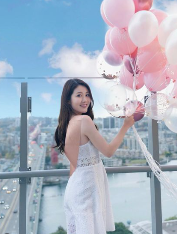 前TVB花旦鄧佩儀離巢返加拿大發展 近況曝光！激罕性感低胸造型慶32歲生日 