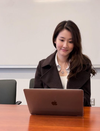 前TVB花旦鄧佩儀離巢返加拿大發展 近況曝光！激罕性感低胸造型慶32歲生日 