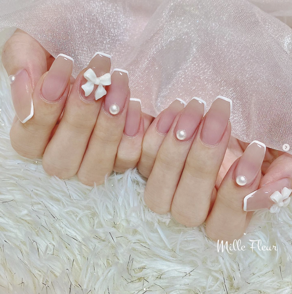 新娘美甲款式|1.簡約法式美甲