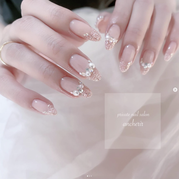 新娘美甲款式|2.氣質蕾絲/小香風格