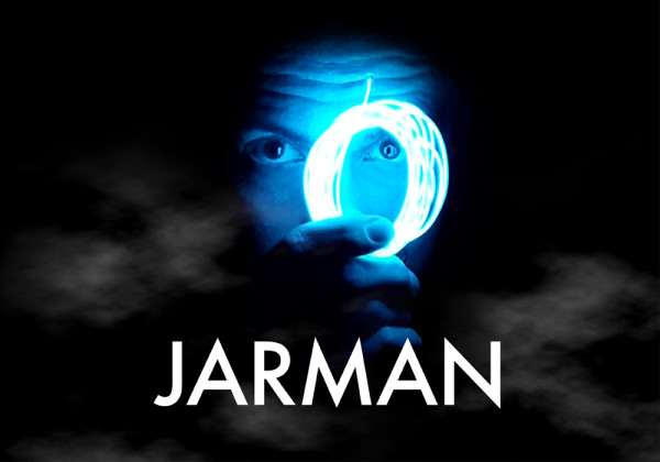 倫敦外西區獎提名獨腳戲《JARMAN》 極簡舞台重現英國前衛藝術家戴力．詹文真我一生