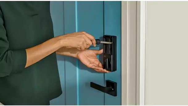 智能門鎖被「黑盒」秒開？網傳干擾器一拍即開門 專家拆解防盜原理【附選購3大貼士】