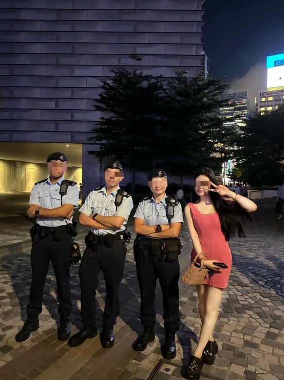 香港警察變內地女狂熱打卡點！大量執勤合照曝光網民斥：阻差辦公