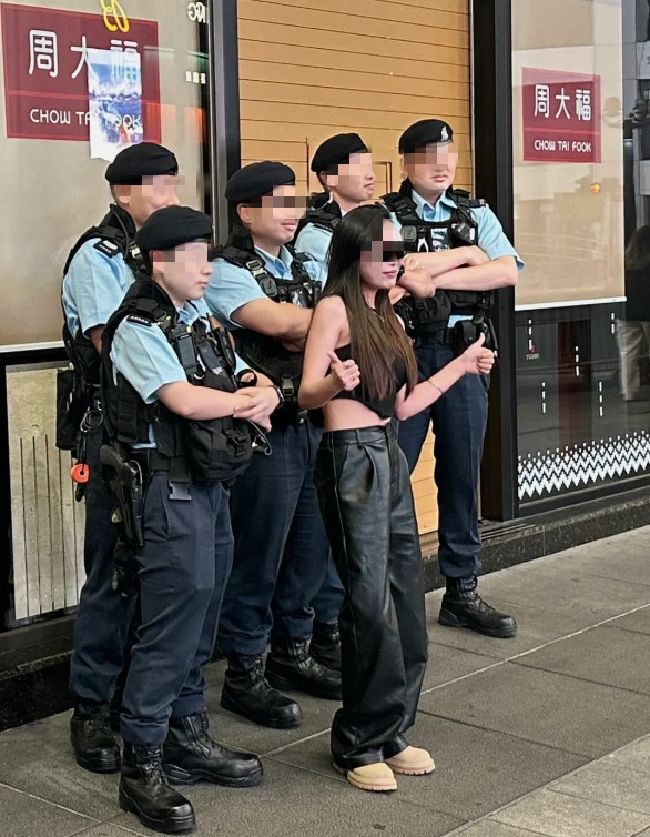 香港警察變內地女狂熱打卡點！大量執勤合照曝光網民斥：阻差辦公