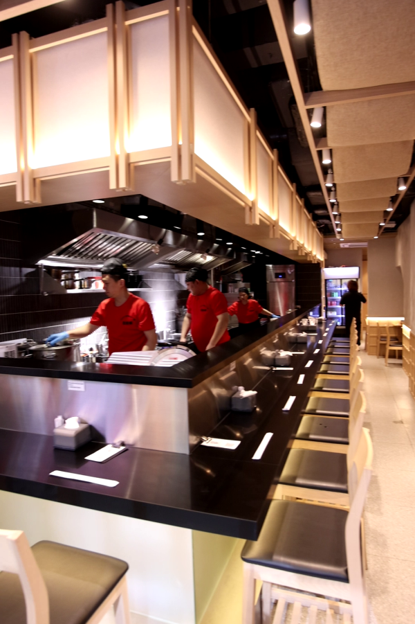 鬼金棒全新姊妹拉麵店  40 公斤牛骨炮製極濃牛骨湯 /  超豪 A4 和牛做配料 