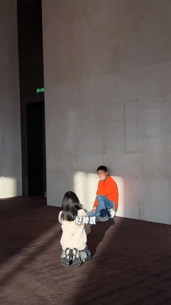 9歲女孩為梁朝偉操刀拍攝相片集  偉仔極罕露出慈父笑容 