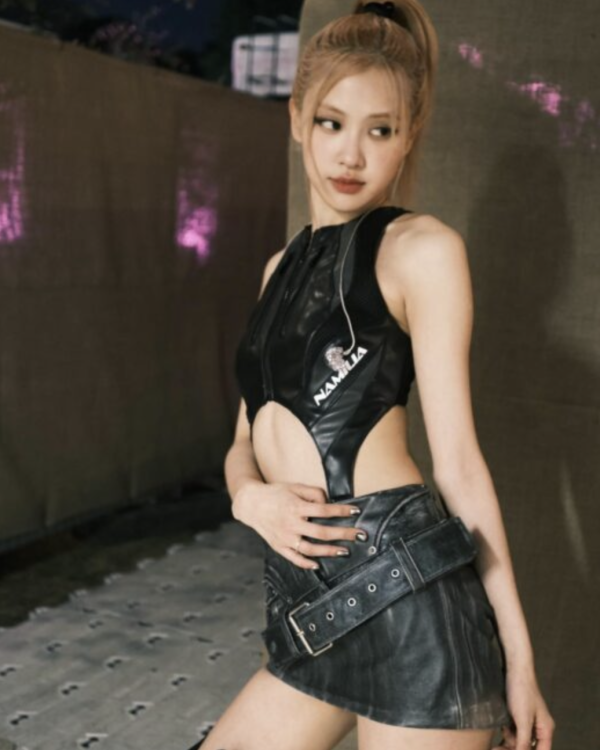 44歲流行天后蔡依林性感遊杜拜 甜曬低胸小背心美照 網民以為18歲 