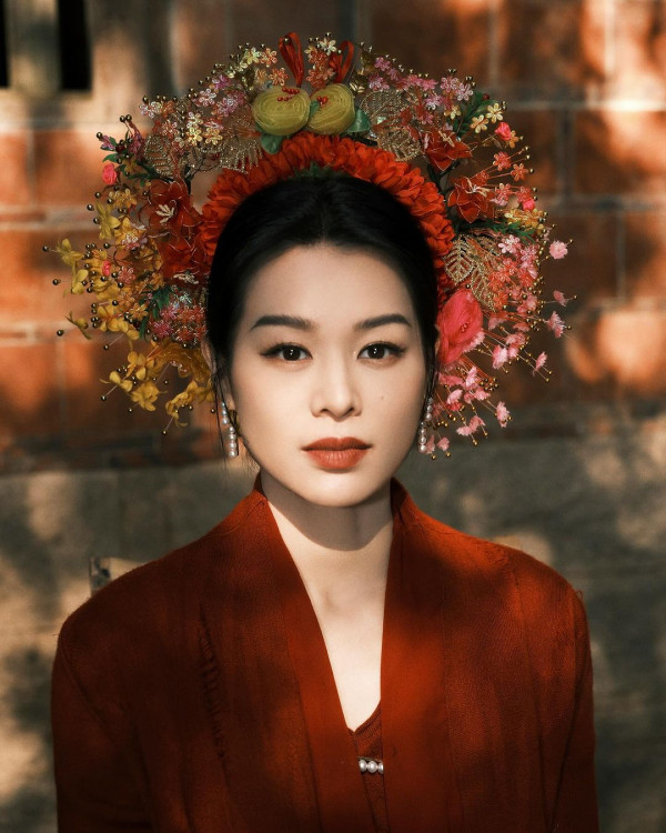 視后級「凍齡靚媽」體驗中國傳統簪花 網民激讚美貌更勝從前:拋離網紅幾條街