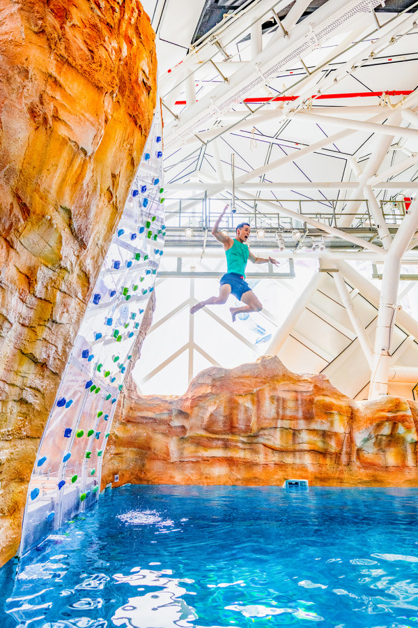 春季必玩！35折入場 全家勁玩澳門最大室內恆温水上樂園＋免費升級住宿 