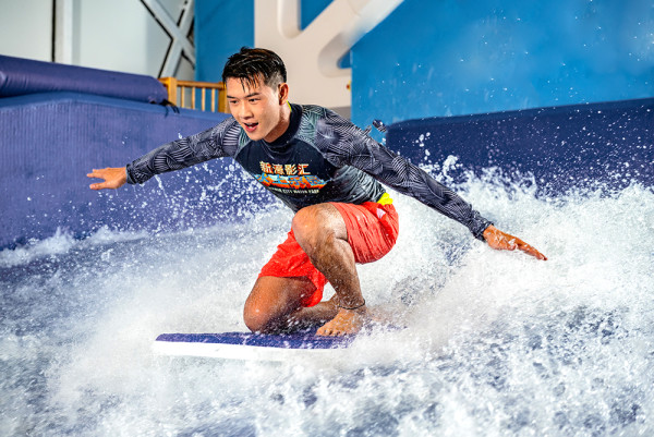 春季必玩！35折入場 全家勁玩澳門最大室內恆温水上樂園＋免費升級住宿 