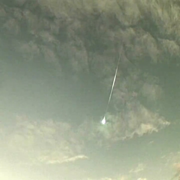 日本關東地區天降綠光火球  數分鐘後響起巨大爆炸聲疑隕石墜落 