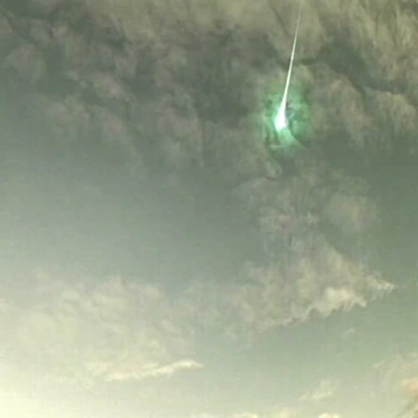 日本關東地區天降綠光火球  數分鐘後響起巨大爆炸聲疑隕石墜落 