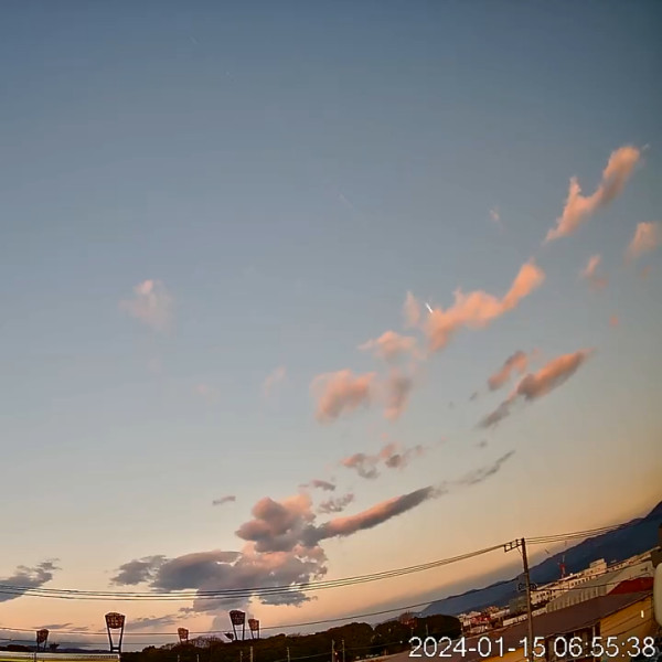 日本關東地區天降綠光火球  數分鐘後響起巨大爆炸聲疑隕石墜落 