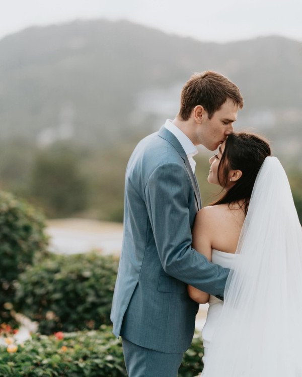 麥明詩與男友盛勁為互相求婚成功！悉尼海岸曬巨型「鑽戒」甜喊：We said yes 