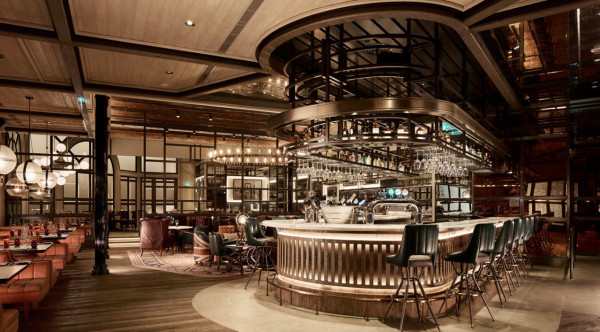 陳凱琳追星成功曬合照 一個動作令「地獄廚神」Gordon Ramsay仰天狂笑 