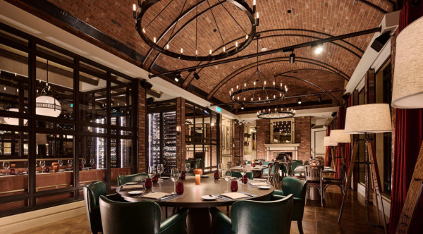 陳凱琳追星成功曬合照 一個動作令「地獄廚神」Gordon Ramsay仰天狂笑 