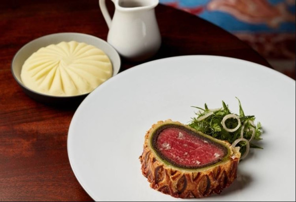 陳凱琳追星成功曬合照 一個動作令「地獄廚神」Gordon Ramsay仰天狂笑 