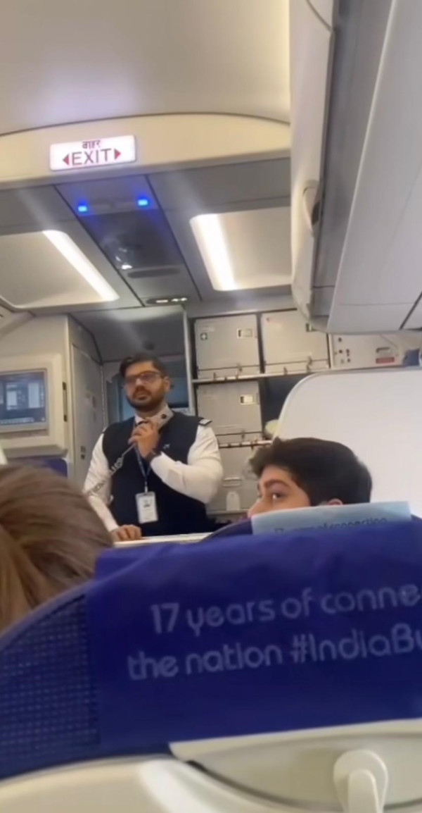 印度航班延誤10小時男乘客怒摑機長！目撃者重組事發過程 竟出現神反轉 