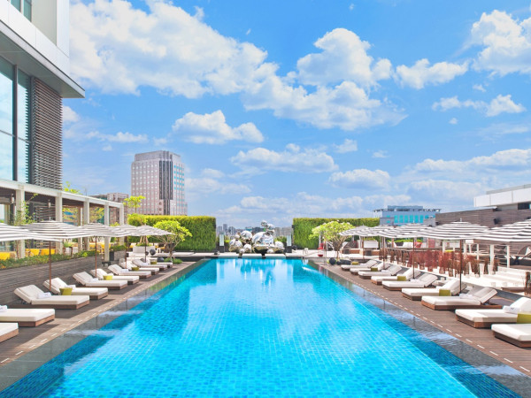 酒店設有大泳池。（圖片來源：W Taipei）