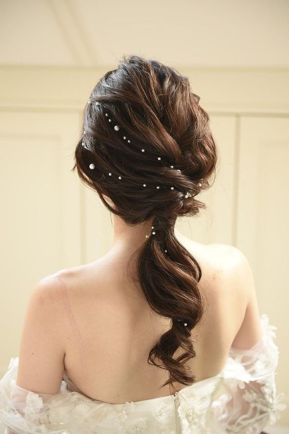 婚禮造型新娘頭飾推薦 1. 珍珠頭飾