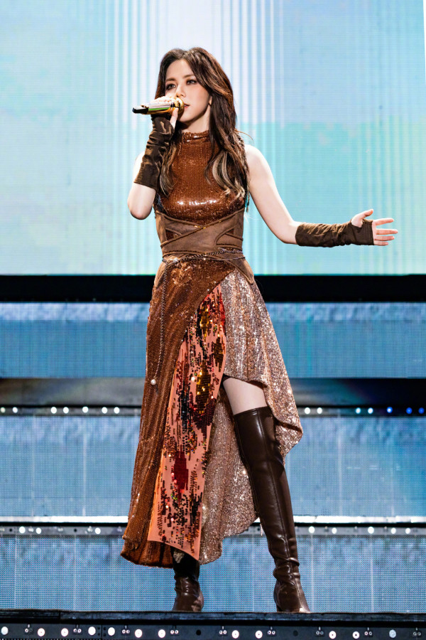 鄧紫棋晒深圳五星級總統套房 1晚房價14萬港幣 超大落地窗/180度海景 