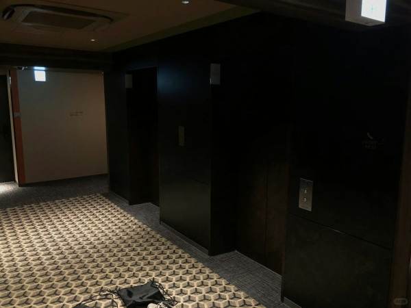 內地女東京酒店被偷近萬蚊波鞋 職員拒絕睇CCTV 網民：好有可疑！ 