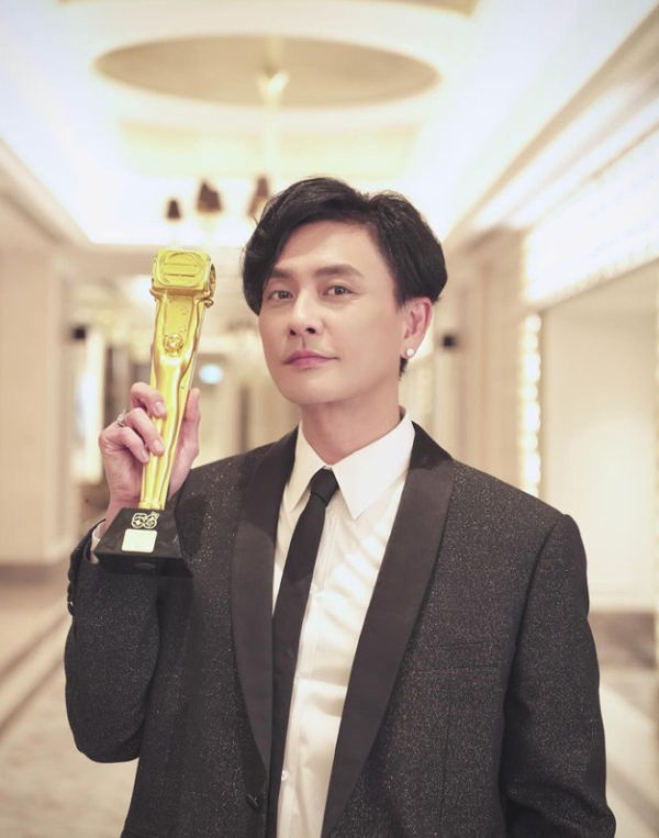 Bosco拍攝型仔相，賀自己榮獲「TVB大灣區最喜愛男主角」(圖片來源：boscomine）