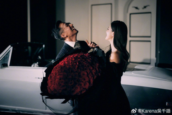 圖片來源:微博@Karena吳千語 吳千語法國酒店素顏歎早餐 側臉竟然被指撞樣舊愛林峯!