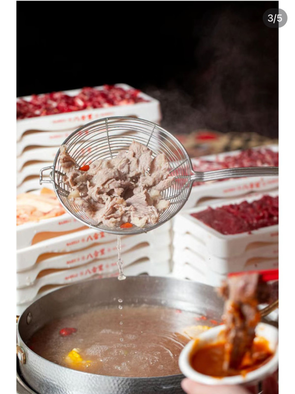 內地八合里牛肉火鍋預告進駐香港 小巴大肆宣傳！人氣招牌現切鮮牛+彈牙牛丸