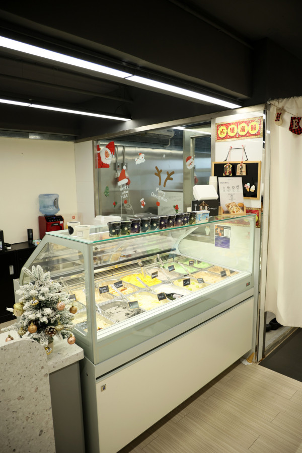 觀塘工廈發現手工 Gelato 店 本地製造 12 款口味 / 驚奇香印提子清酒口味