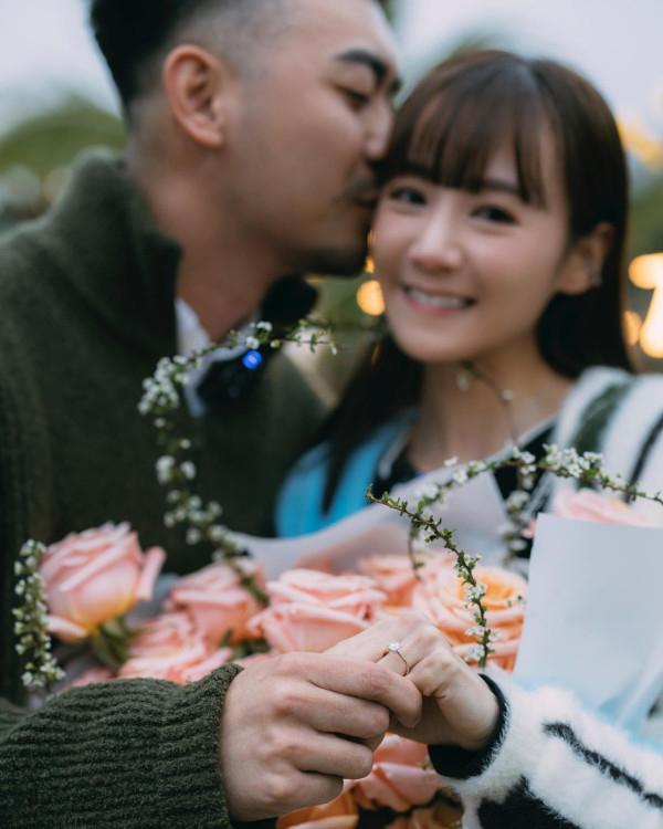 29歲女藝人王虹茵宣布結婚喜訊！IG貼男友求婚相：「六年入邊相遇相知到相愛」