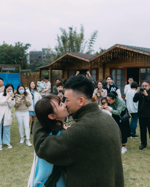 29歲女藝人王虹茵宣布結婚喜訊！IG貼男友求婚相：「六年入邊相遇相知到相愛」