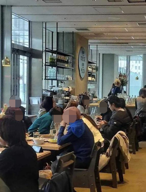 圖片來源:X@BinJinHand_22\ 玄彬孫藝珍日本餐廳被野生捕獲 兩夫婦私下相處模樣曝光!