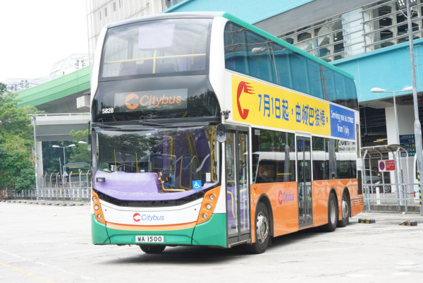 香港巴士禁止大型行李上車 仿效日本做法？告示設計惹議