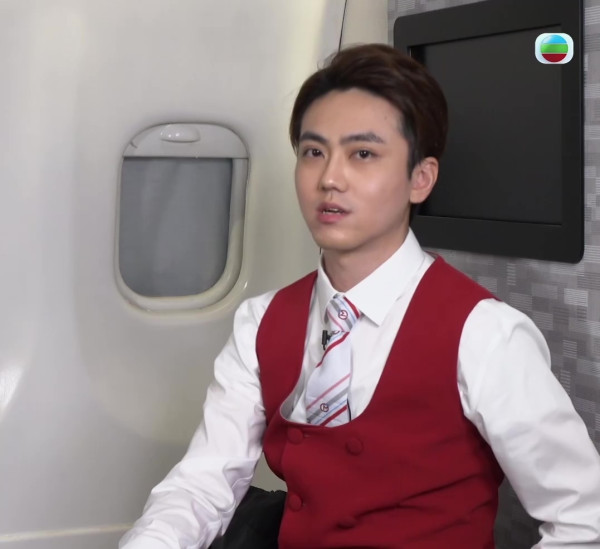 《飛常日誌》｜前空姐爆高學歷女藝人「真面目」 上機除襪將腳放入前座口袋勁嘔心 